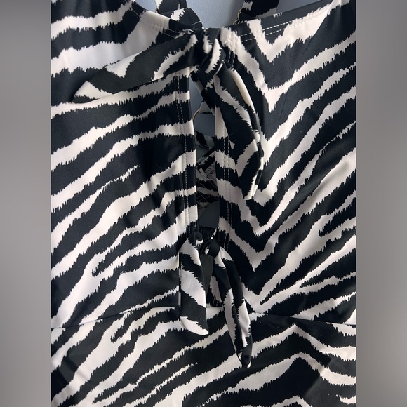 Salt + Cove Juniors Plus Size Knot-Front Cross-Back One-Piece Swimsuit - Picture 8 of 11